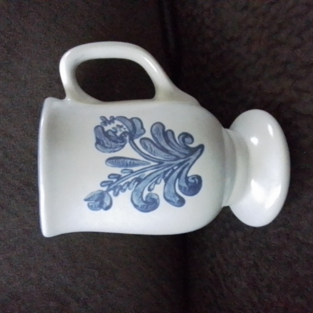 Pfaltzgraff Yorktowne pedestal mug floral